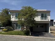 HERMOSA CASA EN RENTA O VENTA AL SUR DE LA CIUDAD DE...