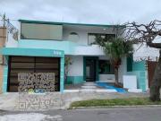 Hermosa casa en RENTA ubicada en Col. Ricardo Flores...