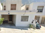 HERMOSA CASA EN SANTA CATARINA, GRAN OPORTUNIDAD PARA...