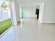 Gran oportunidad en Zona Real: casa con acabados de lujo...