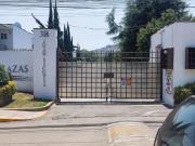 HERMOSA CASA EN TRES NIVELES CON BUENA UBICACIÓN SE...