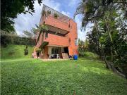 Hermosa Casa en unidad cerrada con amplia zona verde