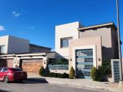 HERMOSA CASA EN VENTA CALZADA LIFE ZONA DORADA