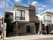HERMOSA CASA EN VENTA COL. CUMBRES DEL SOL MTY