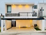 Hermosa CASA EN VENTA con doble altura en MONTE MAGNO