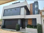 Hermosa Casa en Venta con Excedente de Terreno en...