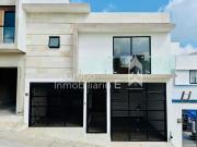 Hermosa CASA EN VENTA con sótano en Monte Magno