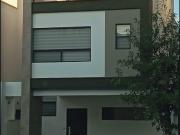 Hermosa casa en VENTA de 3 niveles, Dominio Cumbres, García