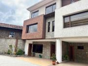hermosa casa en venta de 3 pisos sector batan parroquia...