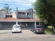 HERMOSA CASA EN VENTA DENTRO DE LA CIUDAD