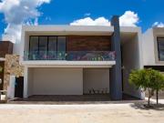 HERMOSA CASA EN VENTA DENTRO DE PRIVADA CON AMENIDADES...