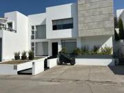 Hermosa casa en venta en Bosque Esmeralda, zona...