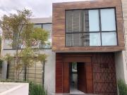 hermosa casa en venta en bosque real