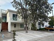 HERMOSA CASA EN VENTA EN BUGAMBILIAS EN SEGUNDA SECCIÓN...