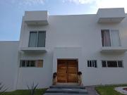 Hermosa casa en venta en Club de Golf Santa Fe