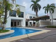 Hermosa casa en venta en colonia Playa Norte