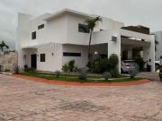 HERMOSA CASA EN VENTA EN CUMBRES