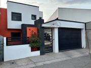HERMOSA CASA EN VENTA EN FRACC. PRIVADO SENDERO DEL...