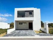 Hermosa Casa en Venta en Juriquilla, en Privada, Queretaro