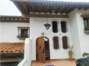 HERMOSA CASA EN VENTA EN LA LAGUNITA 750m2 5h+s/4b+s/6p