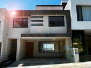 Hermosa casa en venta en Lago Esmeralda