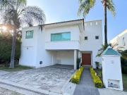 HERMOSA CASA EN VENTA EN LAS CAÑADAS