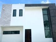 venta de casa nueva con alberca en fraccionamiento en...