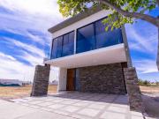 Hermosa Casa en Venta en Mayorazgo 4 habitaciones 1...