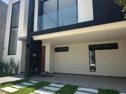 HERMOSA CASA EN VENTA EN PARQUE BERNA CON UNA UBICACIÓN...