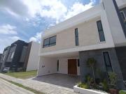 Hermosa casa en venta en Parque Nayarit Lomas III