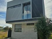 HERMOSA CASA EN VENTA EN PARQUES VALLARTA