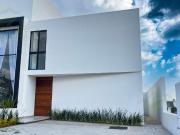 Hermosa Casa en Venta en privada en Juriquilla, Querétaro