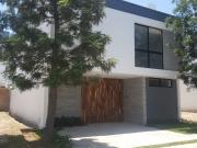 Hermosa casa en venta en Privanza Coto senda con los...