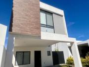 ¡HERMOSA CASA EN VENTA EN RANCHO SANTA MÓNICA! ️...