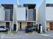 ?HERMOSA CASA EN VENTA EN RESIDECNIAL LA RIOJA!