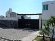Hermosa Casa en Venta en Residencial Del Bosque