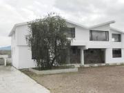 Hermosa Casa en Venta en Sangolquí Tu Oasis de...