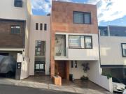 HERMOSA CASA EN VENTA EN ZONA ESMERALDA HERMOSA CASA EN VENTA EN ZONA ESMERALDA