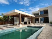 HERMOSA CASA EN VENTA ESQUINA AMUEBLADA A Y EQUIPADA...