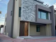 HERMOSA CASA EN VENTA FRAC LOMBARDÍA