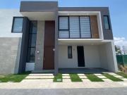 LINDA CASA EN VENTA NUEVA RESIDENCIAL AEROPUERTO a 35...