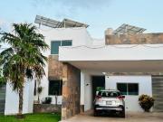 HERMOSA CASA EN VENTA PRIVADA LA R?A CHOLUL