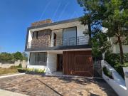 HERMOSA CASA EN VENTA PUERTA AZALEAS