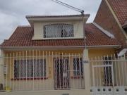 HERMOSA CASA EN VENTA, SECTOR ABELARDO J. ANDRADE
