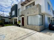 HERMOSA CASA EN VENTA, SECTOR CHALLUABAMBA