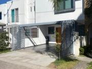 ¡HERMOSA CASA EN VENTA! UBICADA EN JARDINES DEL VALLE...