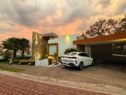 HERMOSA CASA EN VENTA ZONA ESMERALDA