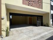 Hermosa casa en Zona Contry, Col. Villa Los Pinos,...