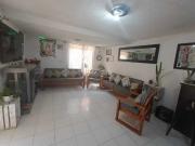 Hermosa Casa Familiar de 2 Niveles en Excelente Ubicación