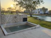 HERMOSA CASA FRENTE AL LAGO EN EXCLUSIVO RESIDENCIAL...